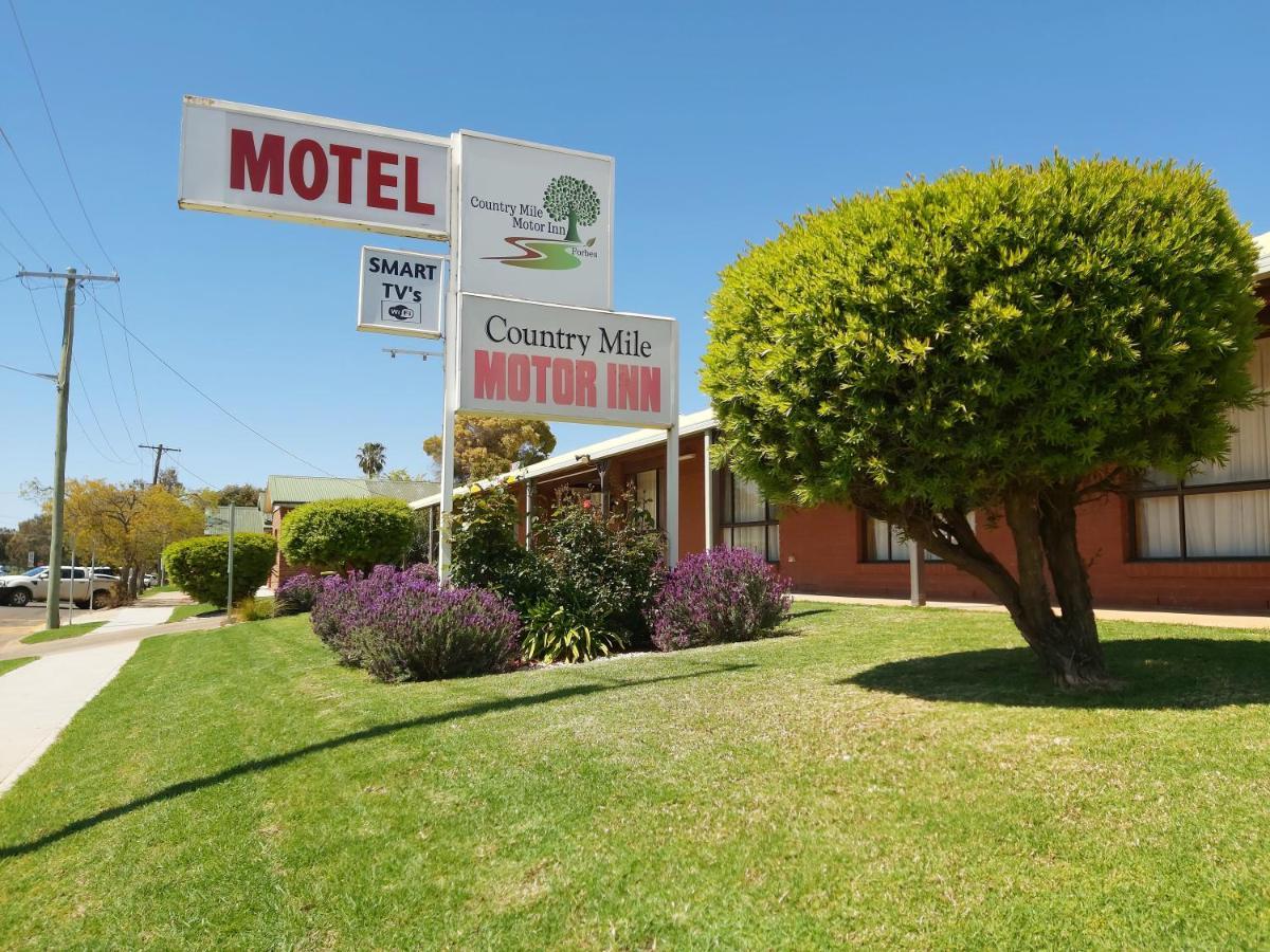 פורבס Country Mile Motor Inn מראה חיצוני תמונה