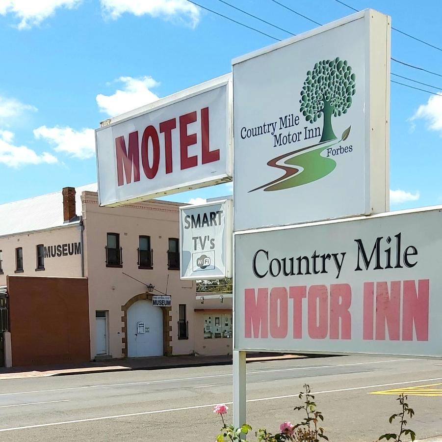 פורבס Country Mile Motor Inn מראה חיצוני תמונה