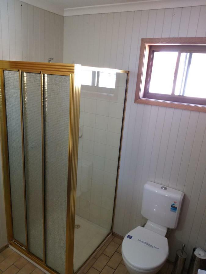 פורבס Country Mile Motor Inn מראה חיצוני תמונה